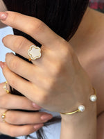 Load image into Gallery viewer, Mother of Pearl Clover Ring In Gold Vermeil - Nili Gem
