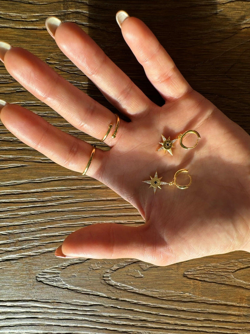 Dangling Shiny Star Hoop Earrings in Gold Vermeil - Nili Gem